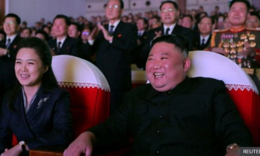 Nuk dihej asgjë për fatin e saj, gruaja e Kim Jong-un shfaqet në publik pas një viti