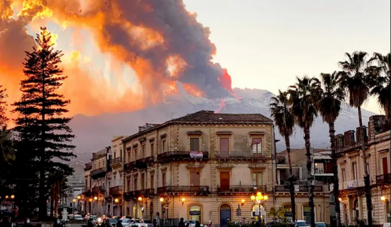 Pamje te reja nga shpërthimi i vullkanit Etna në Itali