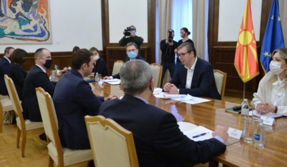 Aleksander Vuçiq takohet me ministrin shqiptar, bisedojnë për “mini-Schengenin” e forcimin e fqinjësisë