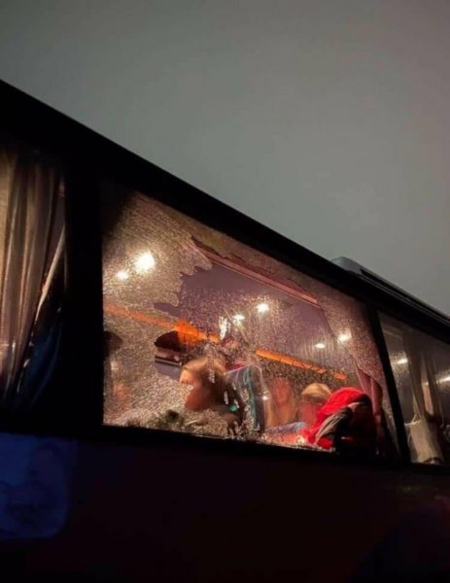 “Policia ishte 200 metra larg”, flet pronari i autobusit që u sulmua mbrëmë në Malin e Zi