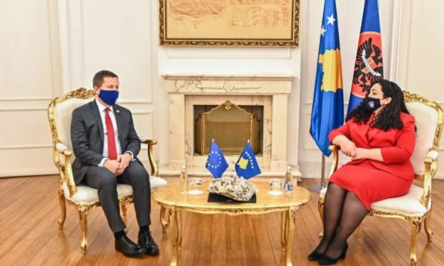 Osmani takohet me shefin e zyrës së BE-së në Kosovë
