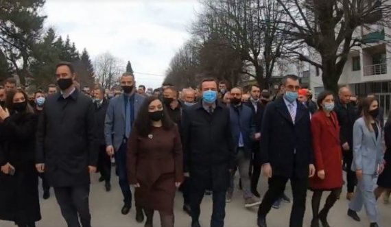 Glauku e ka një shpjegim pse ai nuk ishte afër Kurtit