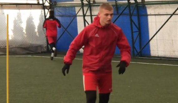 Në familjen heroike Jashari, po rritet një yll i ri i futbollit