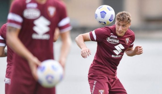 Torino triumfon ndaj Cagliarit, pak minuta edhe për Vojvodën