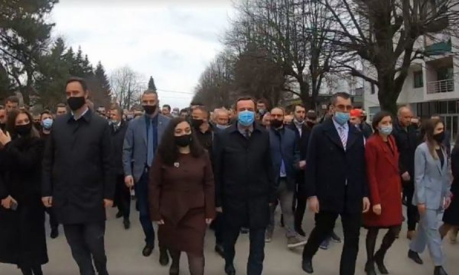 Glauku e ka një shpjegim pse ai nuk ishte afër Kurtit