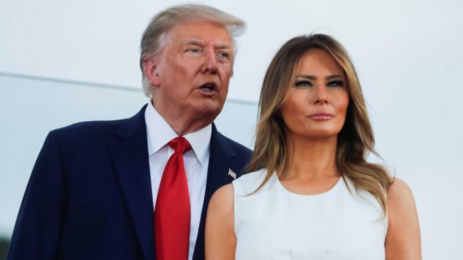 Dalin fotografitë e para të Donald dhe Melania Trump pas largimit nga Shtëpia e Bardhë
