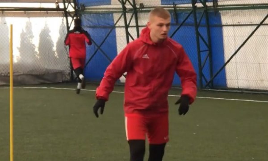 Në familjen heroike Jashari, po rritet një yll i ri i futbollit