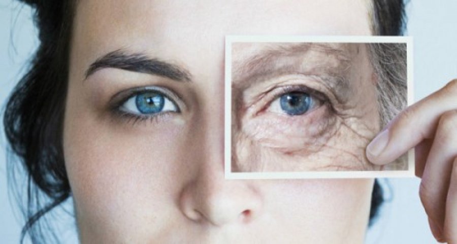 Nëse vuani nga shfaqja e shenjave të plakjes, provoni një maskë me qymyr