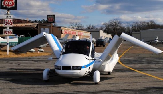 Shpiket makina fluturuese/ Ecën në tokë dhe në ajër, arrin shpejtësi 160 km/h