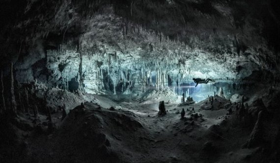 Imazhet mahnitëse që zbulojnë misteret e shpellave nënujore