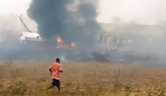 Kush është miliarderi që humbi jetën bashkë me familjen nga rrëzimi i avionit