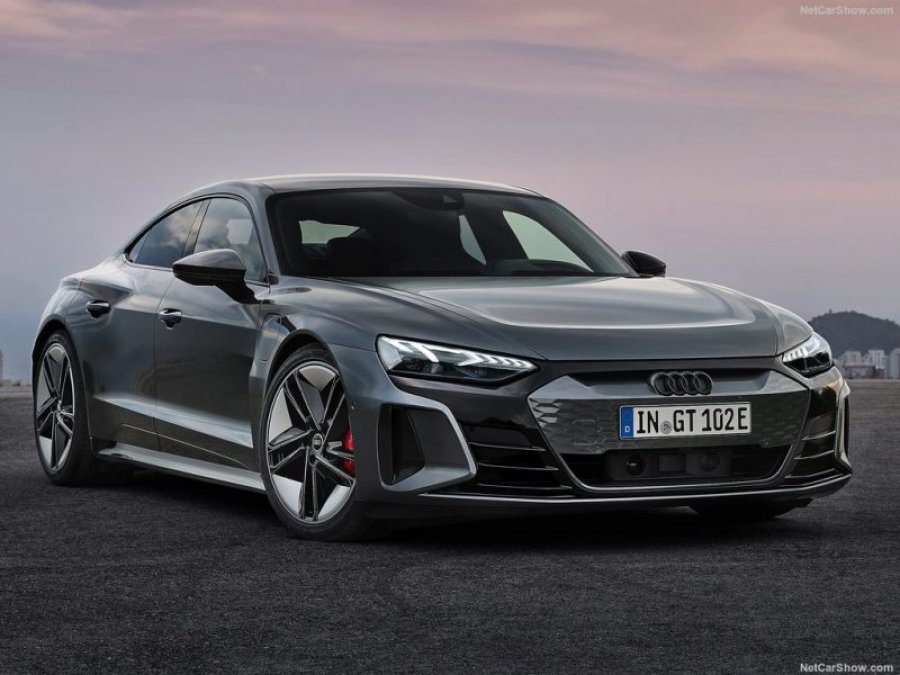 Audi prezanton “rrufenë” RS e-tron GT