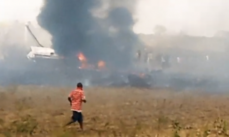 Rrëzohet aeroplani ushtarak, vdesin të gjithë që ishin brenda