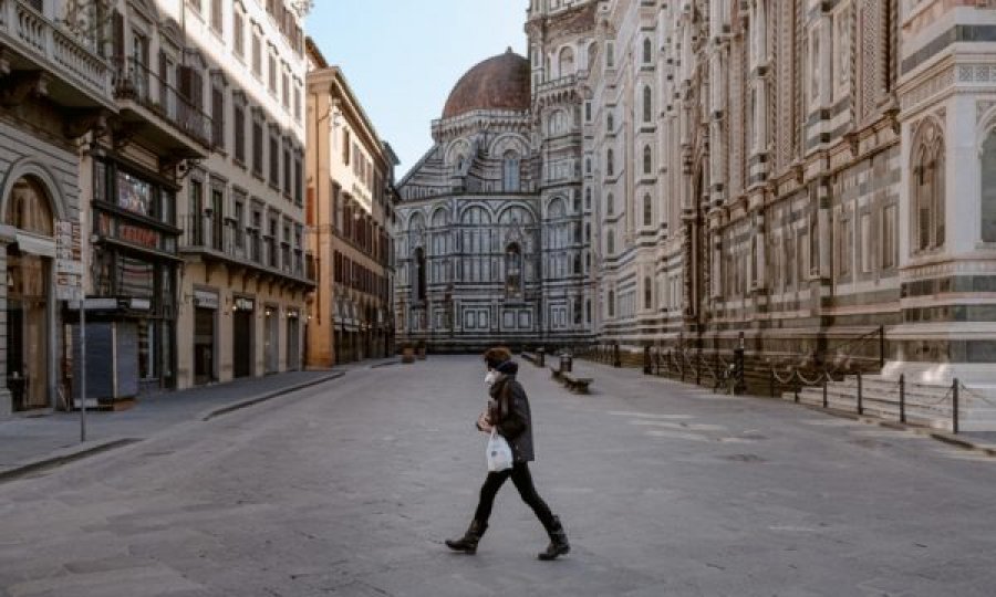 Italia zgjat kufizimet në udhëtim