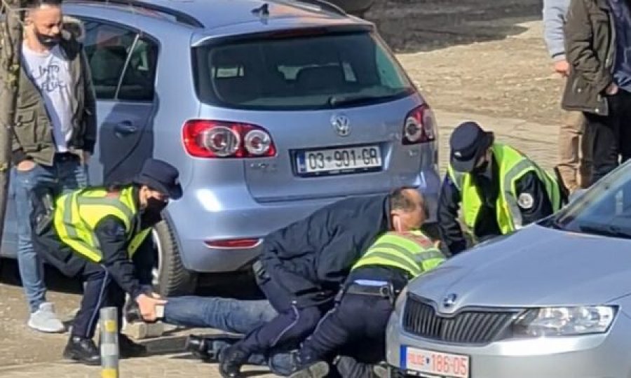 Momenti kur një qytetar në Klinë arrestohet