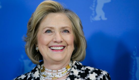 Hillary Clinton shkruan romanin e parë