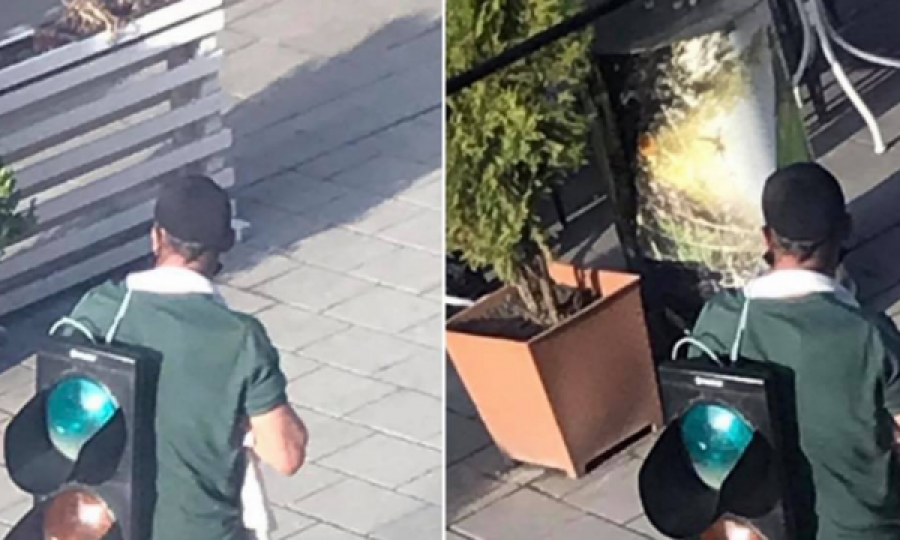 Qytetari i Mitrovicës e vendos semaforin në krah dhe ecën me të nëpër qytet