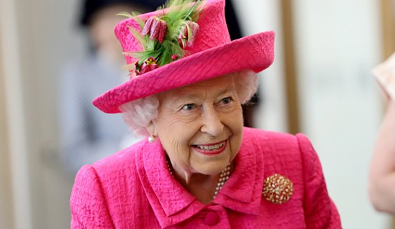 Mbretëresha Elizabetë: Mendoni për të tjerët, merreni vaksinën, mua s’më dhembi