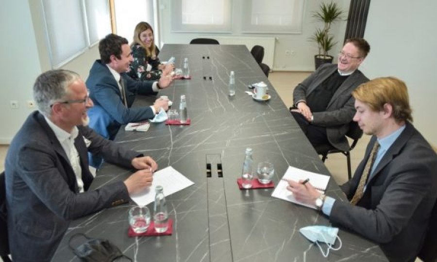 Takohen Kurti e Abbott, diskutojnë për formimin e qeverisë dhe dialogun me Serbinë