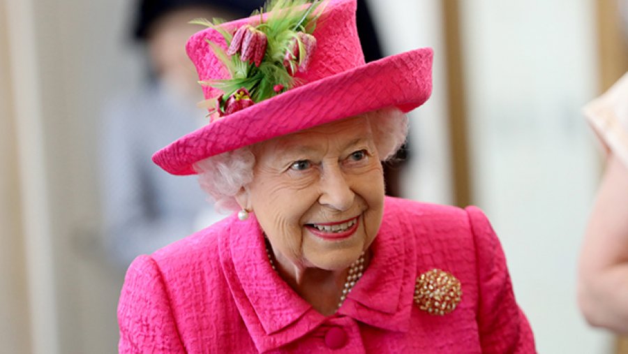 Mbretëresha Elizabetë: Mendoni për të tjerët, merreni vaksinën, mua s’më dhembi