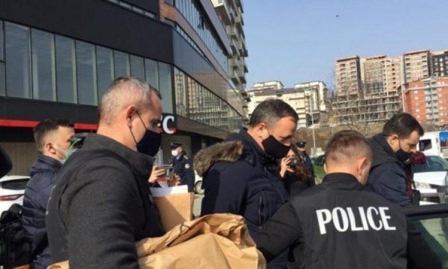 Zyrtarëve të arrestuar u ishin vënë përgjues: Drejtori bënte plane të blejë banesë 200 mijë euro me ryshfet