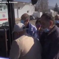 Euronews në rubrikën “Pa koment”: Serbia vaksinon serbët në Kosovë ku vaksina ende s’është shpërndarë