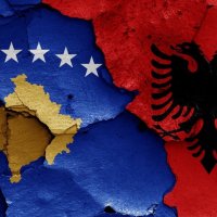 A mund të bashkohet Kosova me Shqipërinë? Profesori britanik liston vështirësitë