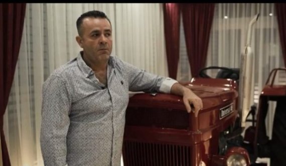 Ky është Kosovari që e  mban traktorin e babait në dhomën e ndejës
