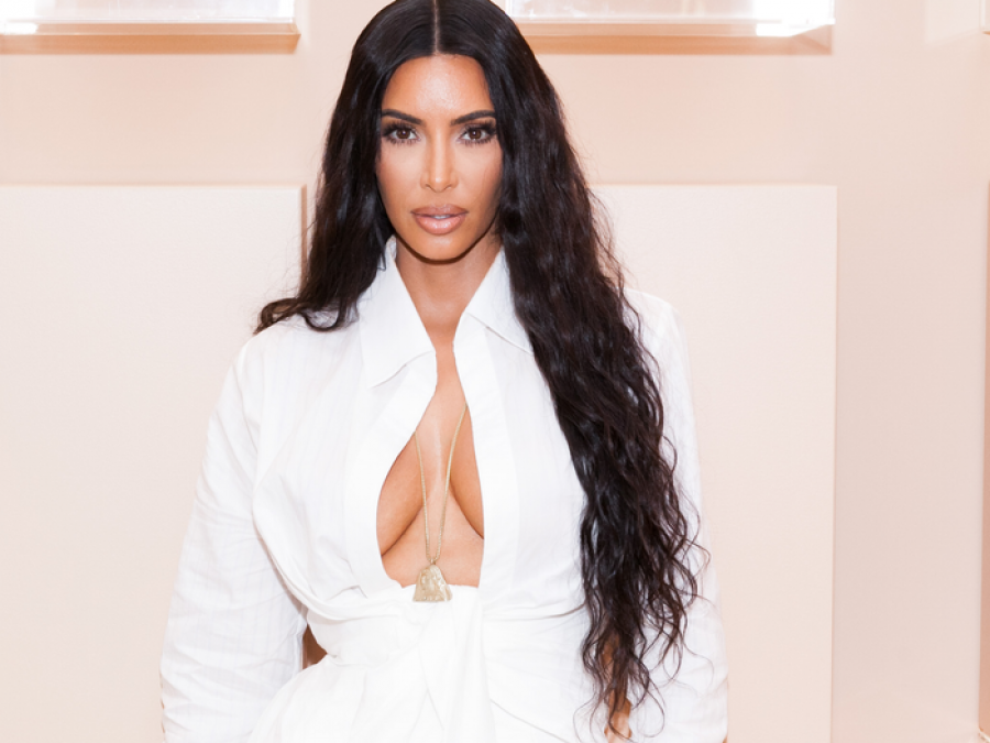 Sërish single, Kim Kardashian pozoi topless dhe i la të gjithë pa fjalë