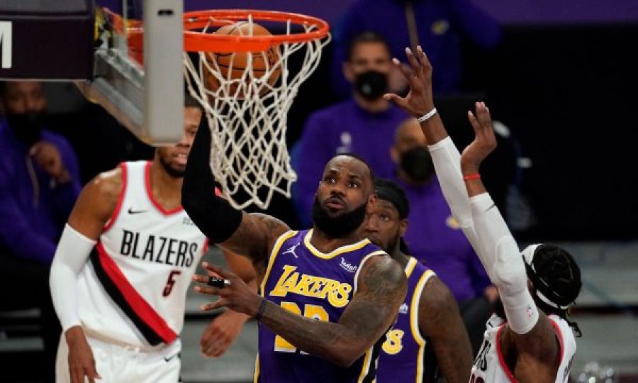 LeBron kthen Lakers te suksesi