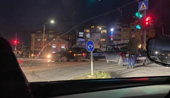 Aksident trafiku në mes të Prishtinës