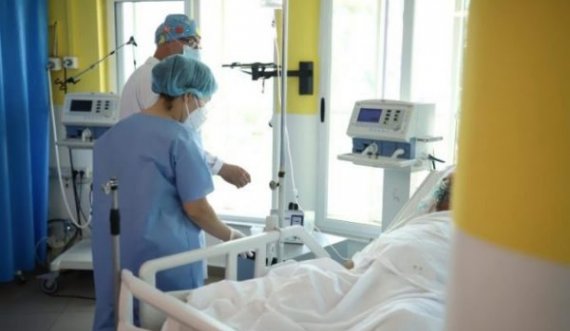  Flasin të infektuarit me COVID-19 që vitin e ri e pritën në Klinikën Infektive 