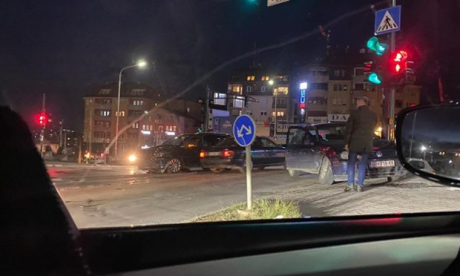 Aksident trafiku në mes të Prishtinës