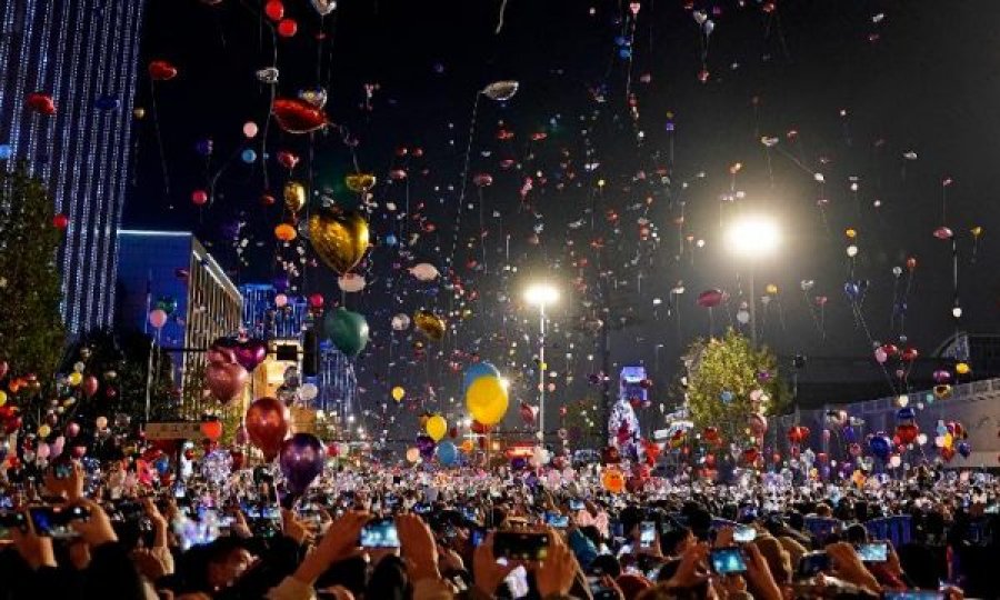 “Si në protesta”: Kështu u festua Viti i Ri në Wuhan, qendrën e shpërthimit të Covid-19