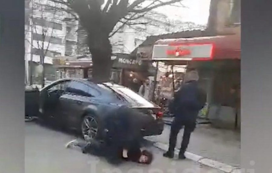 Shikoni si tre policë të Kosovës në Pejë maltretojnë një të ri gjatë arrestimit: 'O falem të lutna'