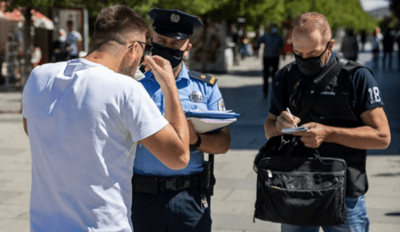 Për tre ditë 908 gjoba për ata që nuk respektuan masat antiCOVID