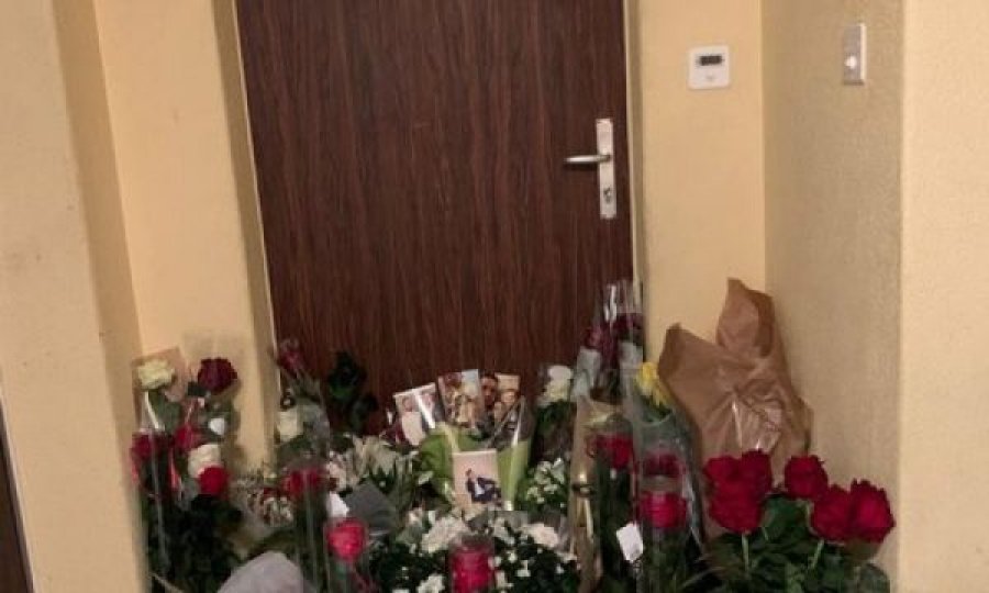 Familja Zuka u shua në Pozhoran, pamje nga dera e shtëpisë së tyre në Zvicër