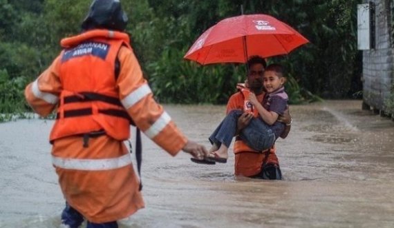 Mbi 20 mijë persona janë evakuuar në Malajzi si pasojë e shirave muson