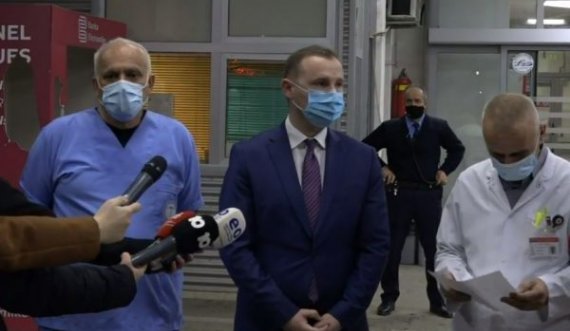 Pas shpërthimit në Ferizaj, ministri Zemaj viziton të lënduarit në QKUK
