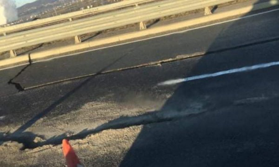 Toka gati ta “përpijë” asfaltin në hyrje të Prishtinës, bllokohet një pjesë e rrugës