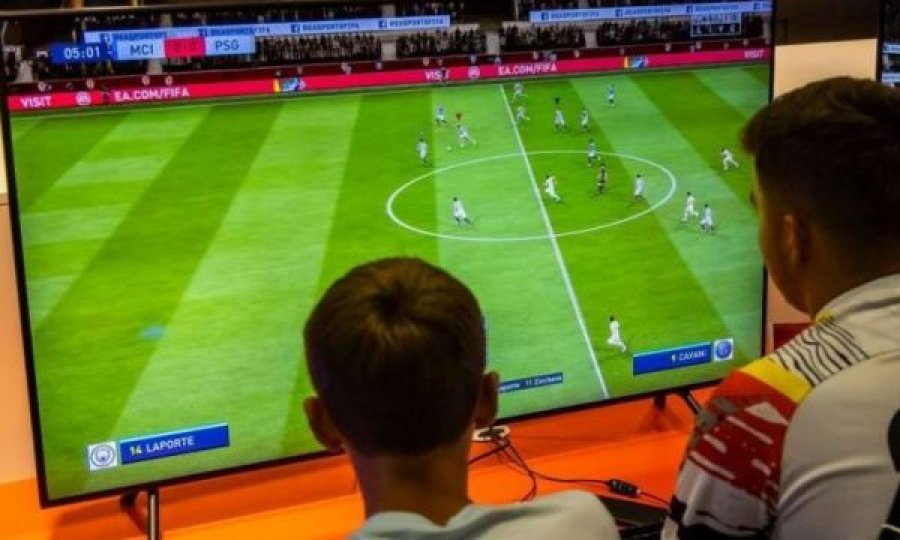 I riu humbi lojën online, i nervozuar hidhet nga ballkoni