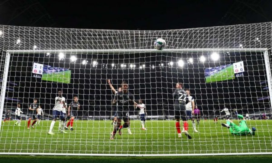 Tottenhami në finale të Carabao Cup