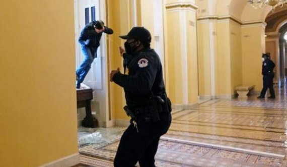 CNN: Shumë policë janë plagosur brenda ndërtesës së Kongresit Amerikan