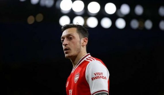 Ozil është i lirë për t’u larguar