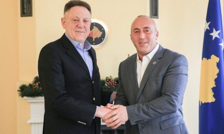 Ramush Haradinaj ia zyrtarizon kandidaturën Gani Dreshajt
