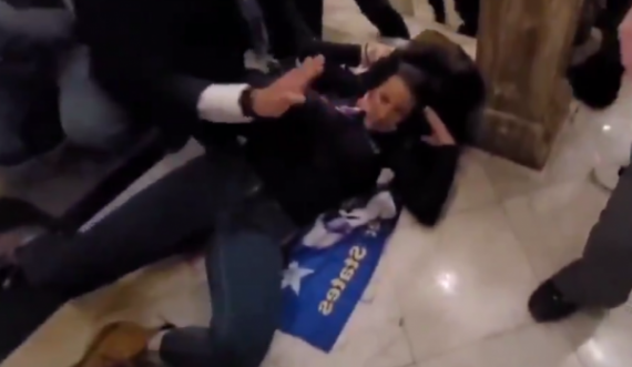 Momenti kur policia qëllon për vdekje protestuesen që ishte futur brenda kongresit amerikan