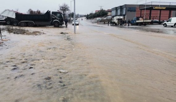 Reshjet të mëdha të shiut, vërshime në disa rrugë të Malishevës