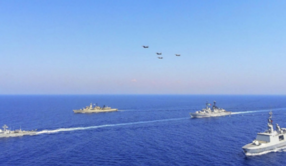 Turqia mban ndezur tensionin në Egje, çon anijet përballë Greqisë