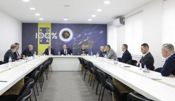 Ramush Haradinaj i mbledhë anëtarët e partisë, flasin për zgjedhjet