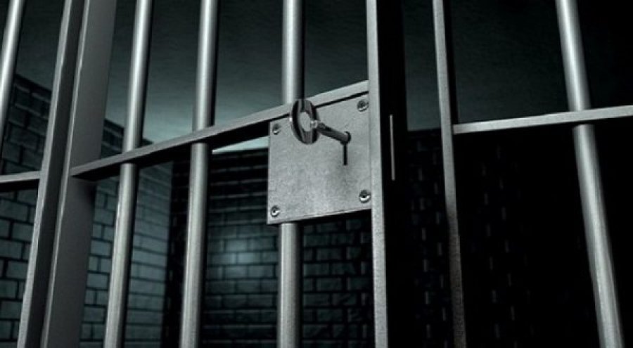 Gruaja dënohet me burg se fshehu takimin me një burrë